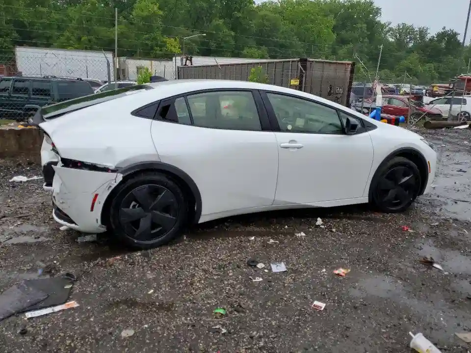 JTDACAAU4T3076715 2026 TOYOTA PRIUS-2