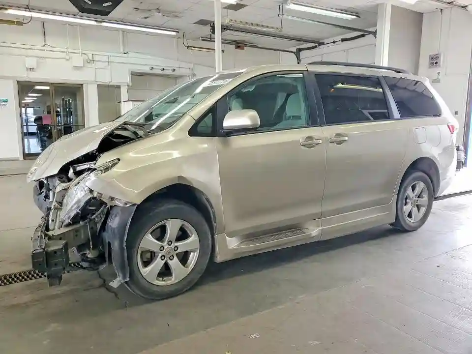 5TDKK3DC8FS627771 2015 TOYOTA SIENNA-0