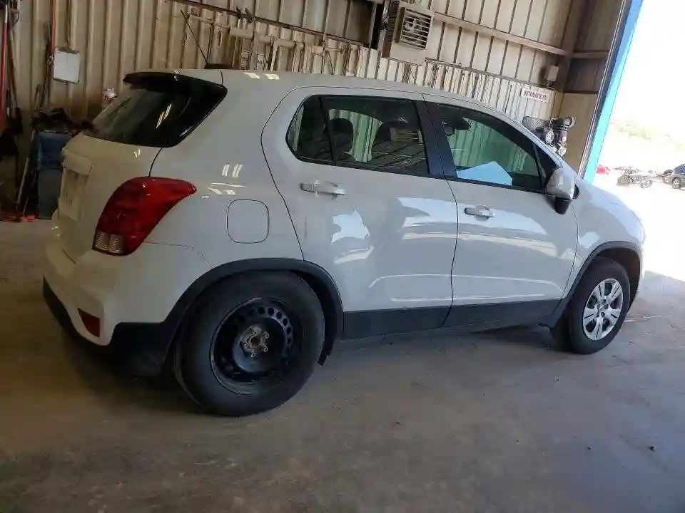 KL7CJKSB1JB579653 2018 CHEVROLET TRAX-2
