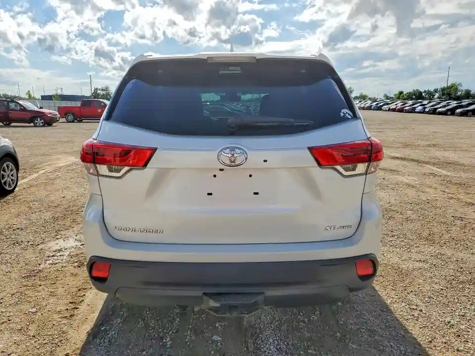 5TDJZRFH2JS813592 2018 TOYOTA HIGHLANDER-5