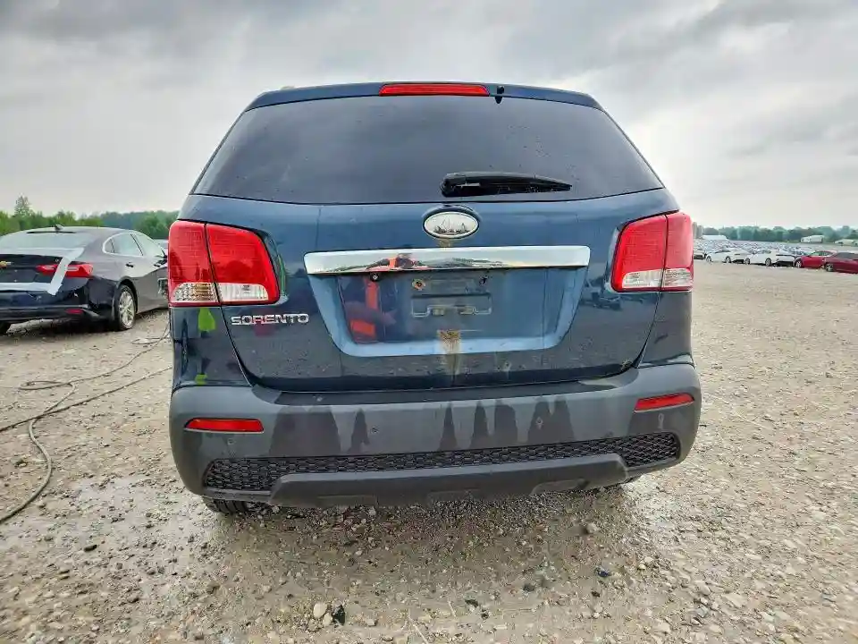 5XYKT4A17BG154832 2011 KIA SORENTO-5