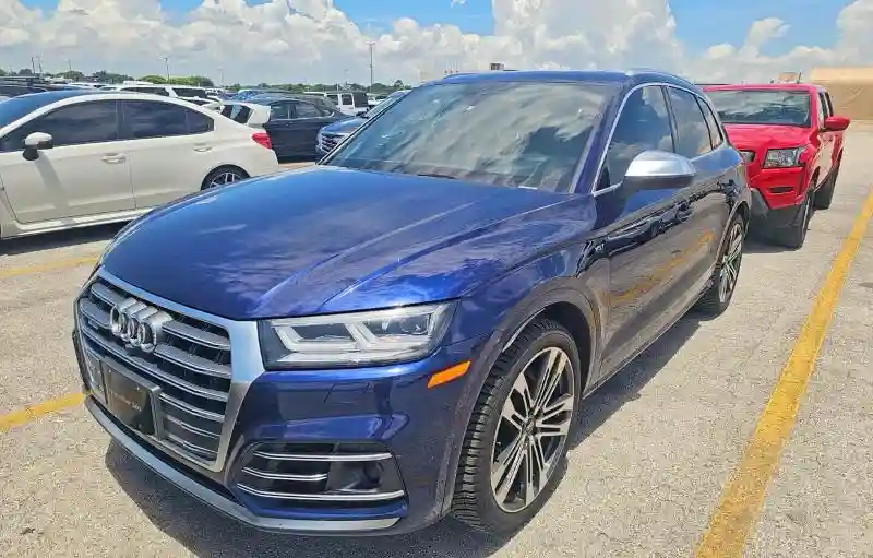 WA1C4AFY4J2088801 2018 AUDI SQ5-1