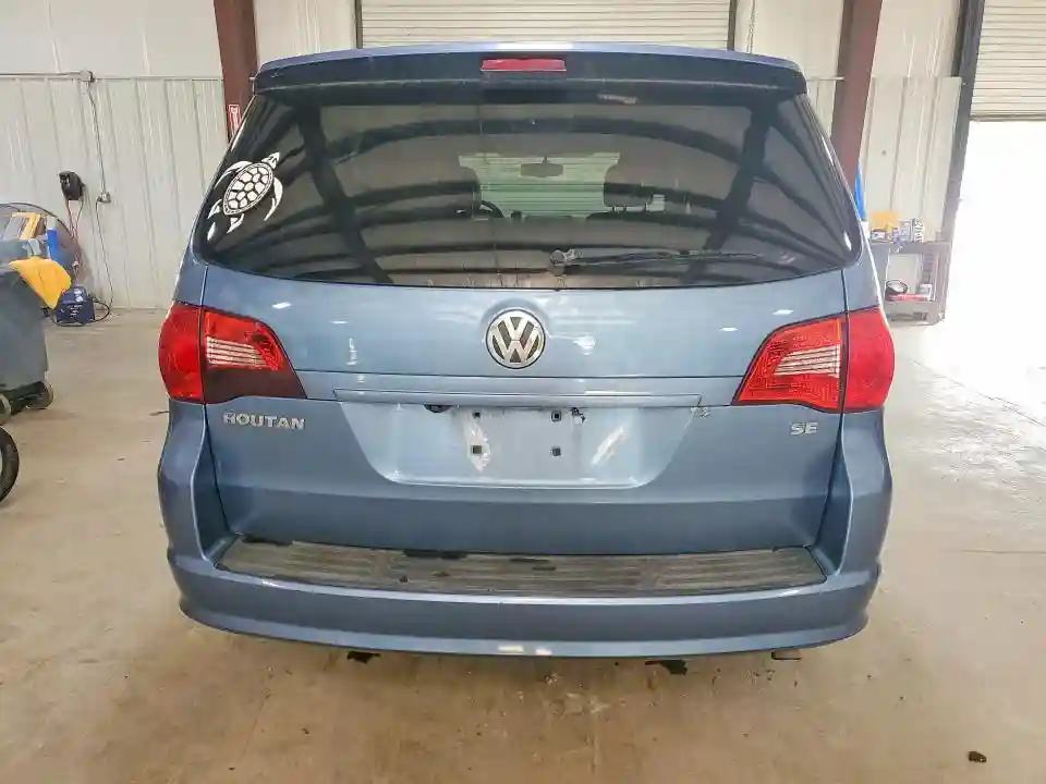 2V4RW3DG2BR738797 2011 VOLKSWAGEN ROUTAN-5