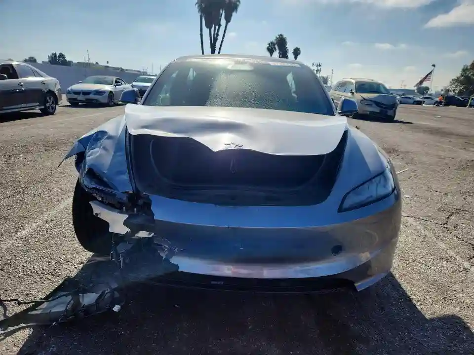 5YJ3E1EB4SF011022 2025 TESLA MODEL 3-4