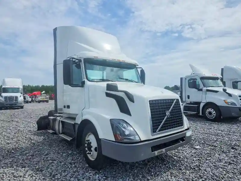 4V4N39TG6HN988088 2017 VOLVO VN-0