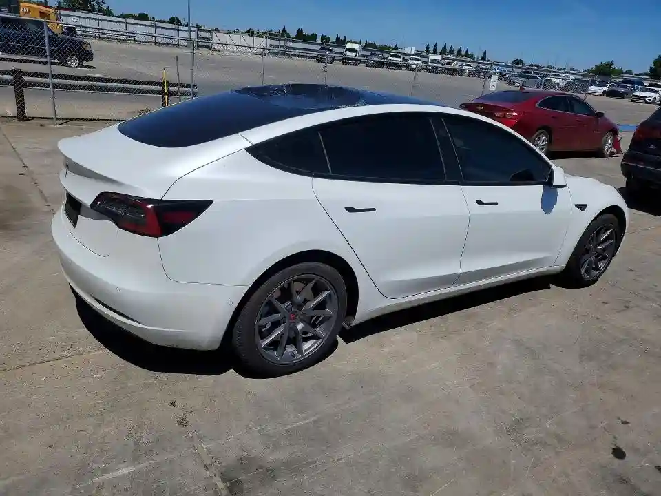 5YJ3E1EA3NF112256 2022 TESLA MODEL 3-2