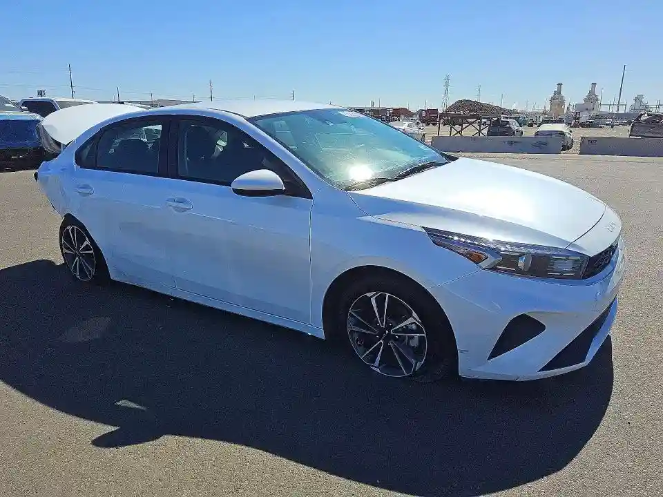 3KPF24AD9RE700634 2024 KIA FORTE LXS-3