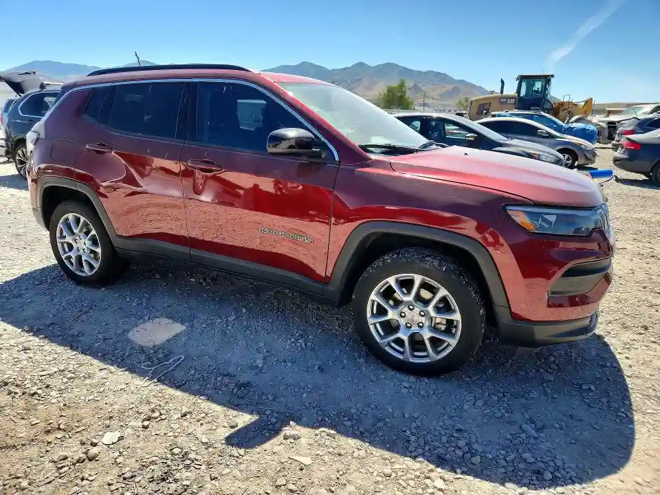 3C4NJDFB8NT165968 2022 JEEP COMPASS-3