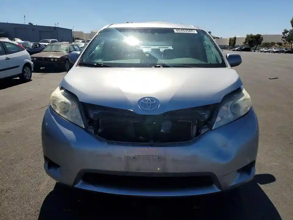 5TDKK3DC2DS355621 2013 TOYOTA SIENNA-4