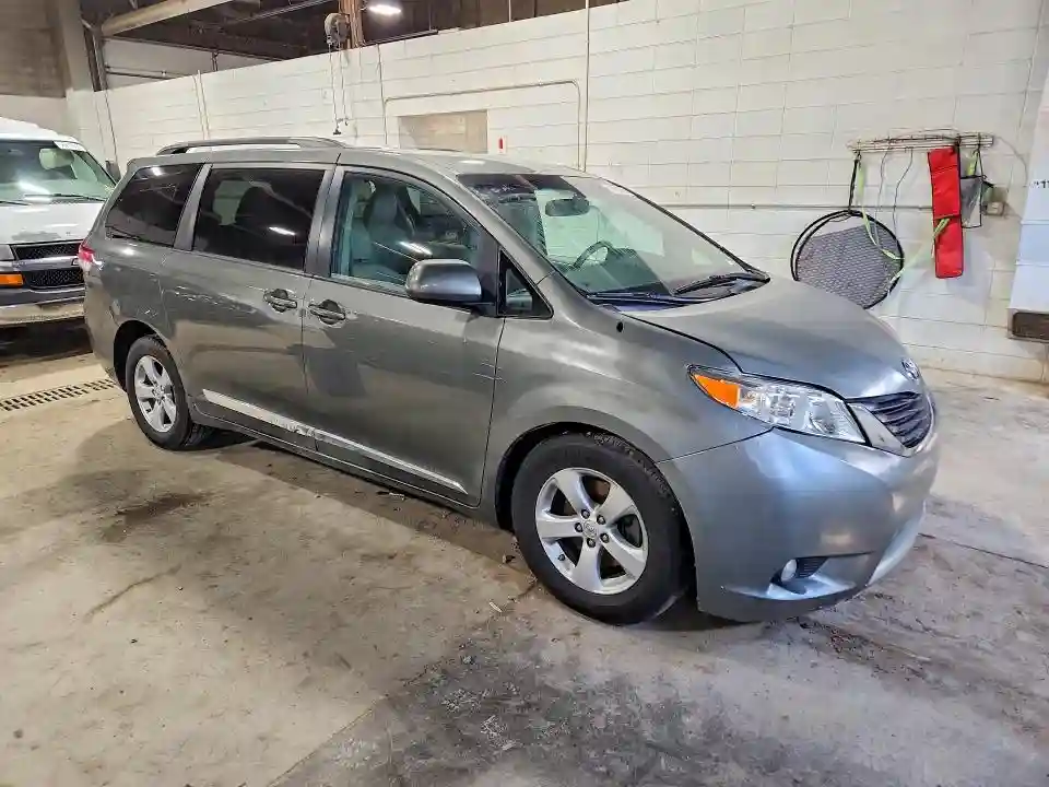 5TDKK3DC4BS079469 2011 TOYOTA SIENNA-3
