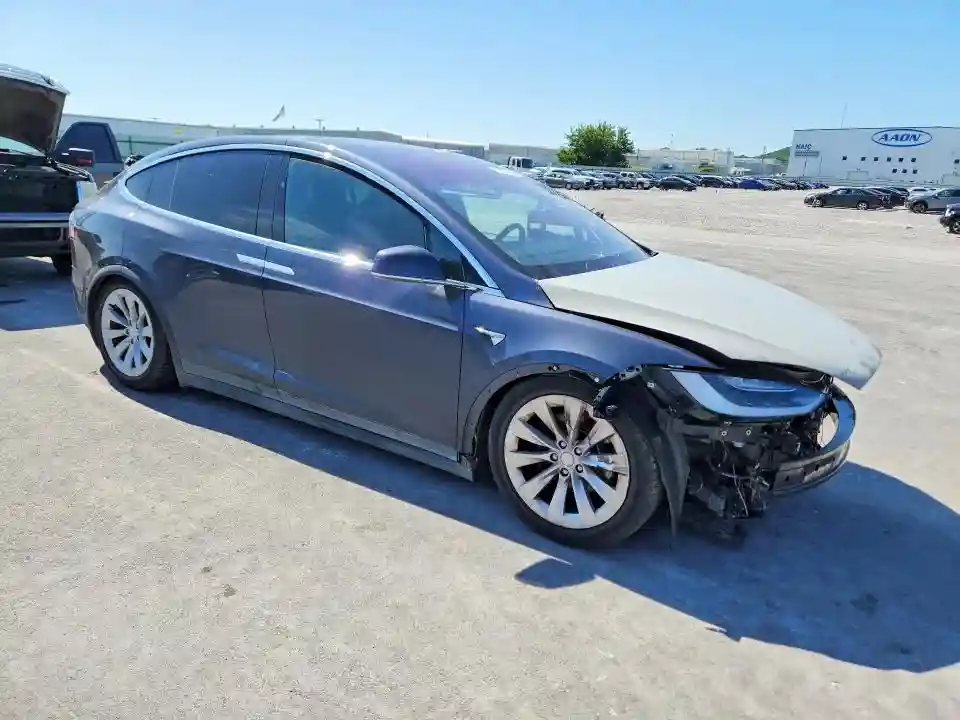 5YJXCAE20JF112872 2018 TESLA MODEL X-3