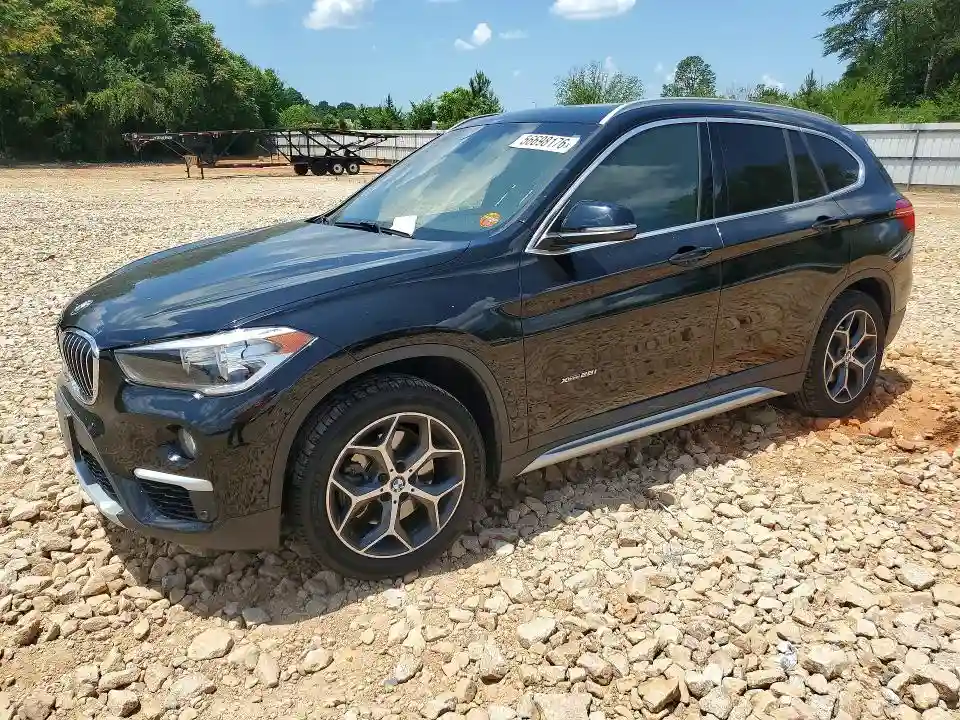 WBXHT3Z30J4A66556 2018 BMW X1-0