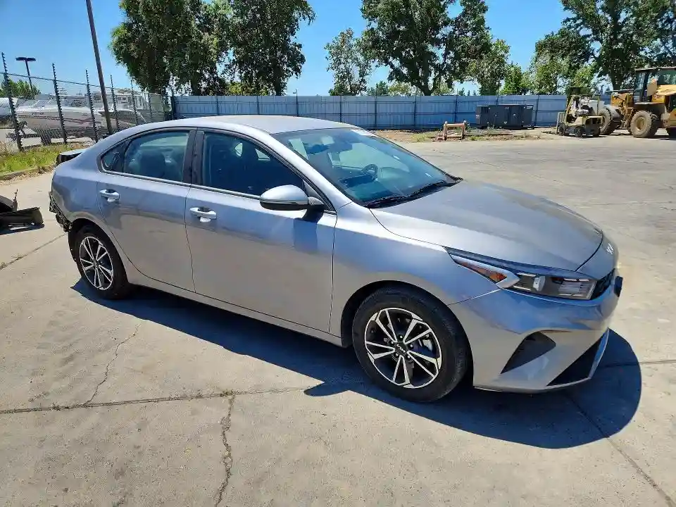 3KPF24AD3PE548119 2023 KIA FORTE LXS-3