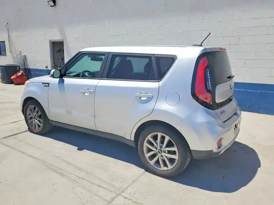 KNDJP3A56J7536746 2018 KIA SOUL-1