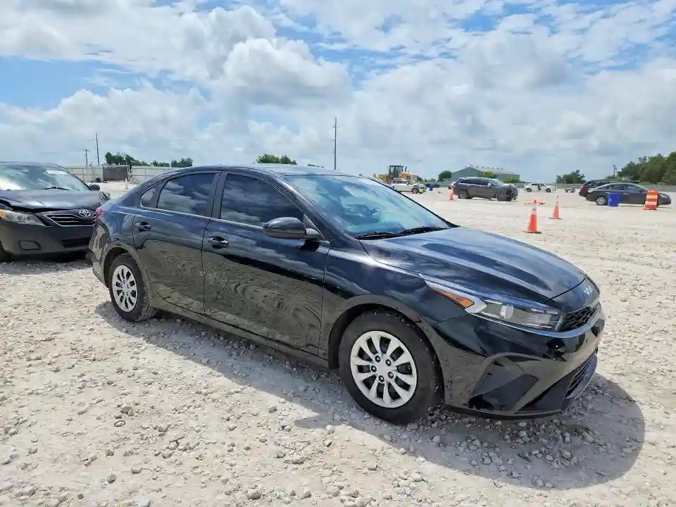 3KPF24AD6PE677519 2023 KIA FORTE-3