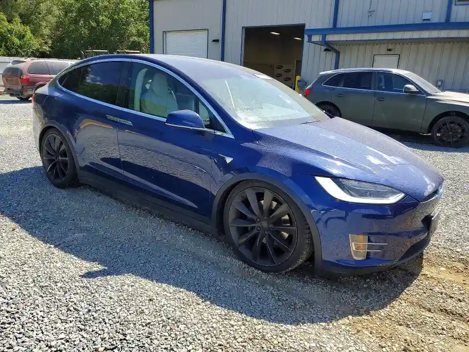 5YJXCBE27JF136057 2018 TESLA MODEL X-3