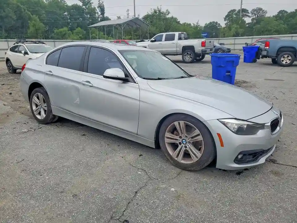 WBA8B9G53HNU50319 2017 BMW 3 SERIES-3