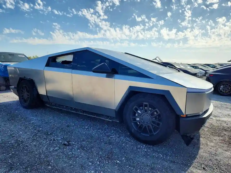7G2CEHED7RA007061 2024 TESLA CYBERTRUCK-3