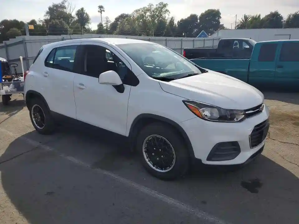 KL7CJKSB8JB723988 2018 CHEVROLET TRAX-3