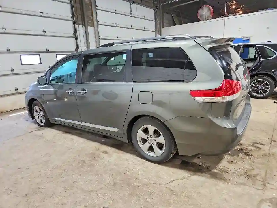 5TDKK3DC4BS079469 2011 TOYOTA SIENNA-1
