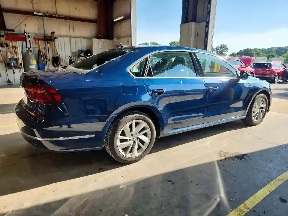 1VWBA7A38JC050777 2018 VOLKSWAGEN PASSAT-2