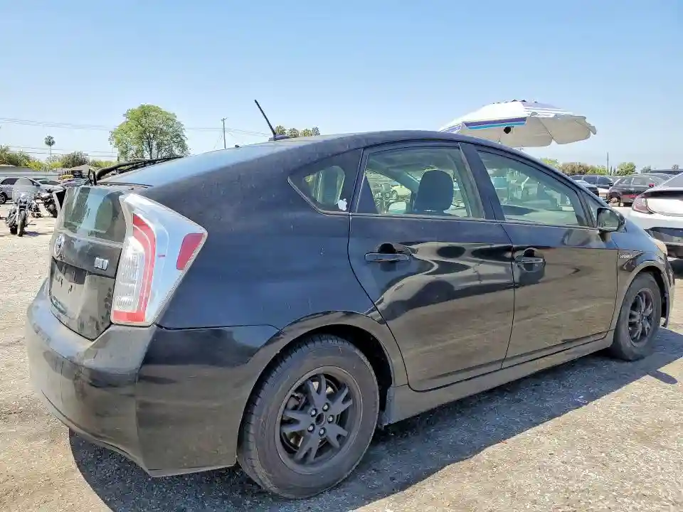 JTDKN3DU2E1739672 2014 TOYOTA PRIUS-2