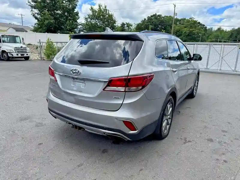 KM8SMDHF7JU271060 2018 HYUNDAI SANTA FE-2
