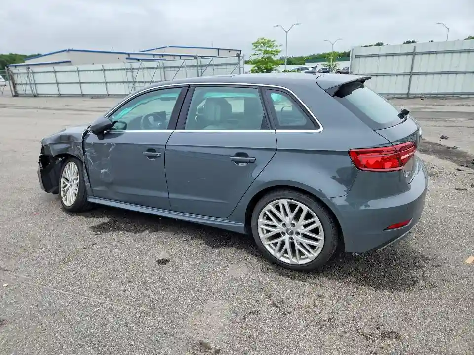 WAUSPBFF1JA067081 2018 AUDI A3-1
