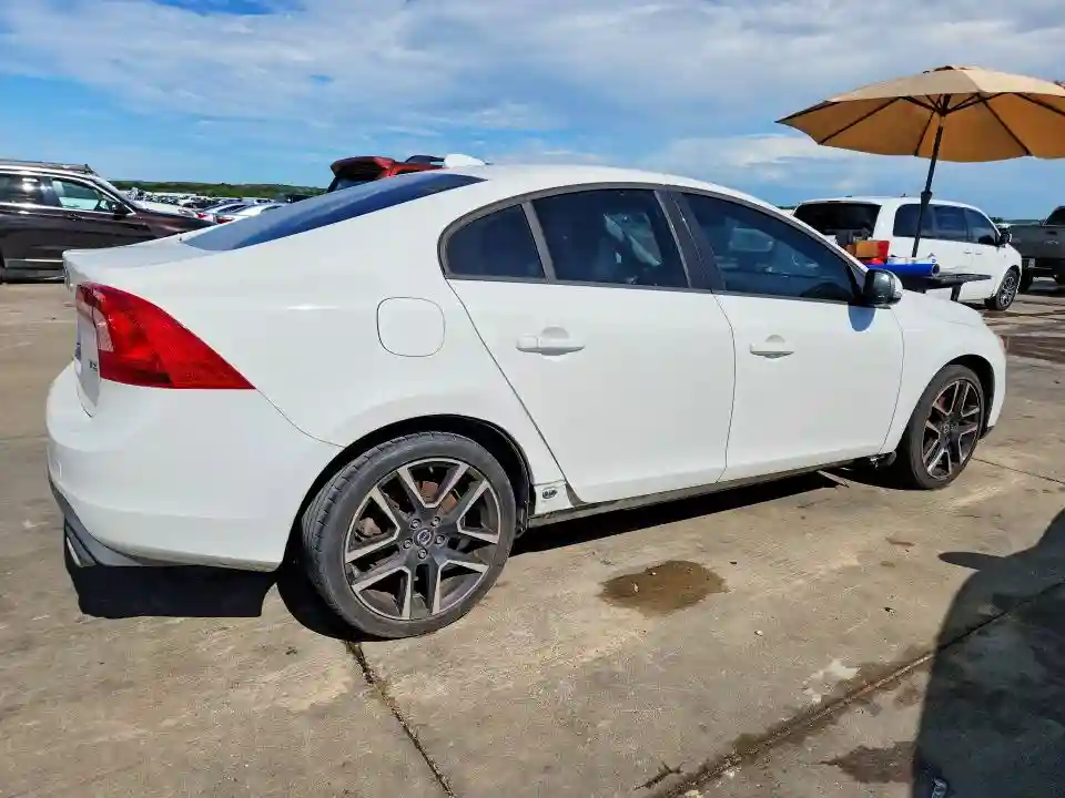 YV126MFL0H2430556 2017 VOLVO S60-2