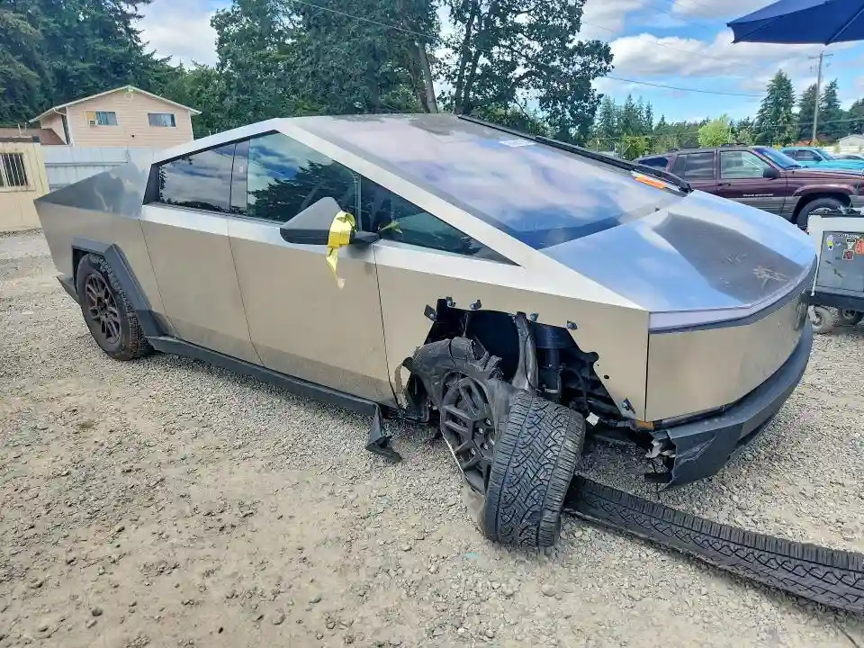 7G2CEHED7SA080047 2025 TESLA CYBERTRUCK-3