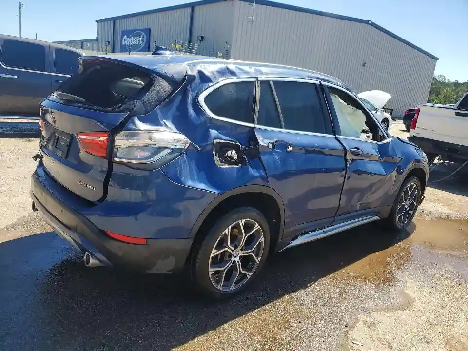 WBXJG9C05M5S54931 2021 BMW X1-2