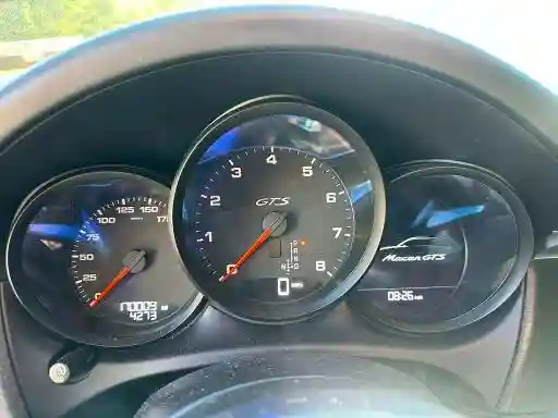 WP1AG2A59JLB62102 2018 PORSCHE MACAN-5