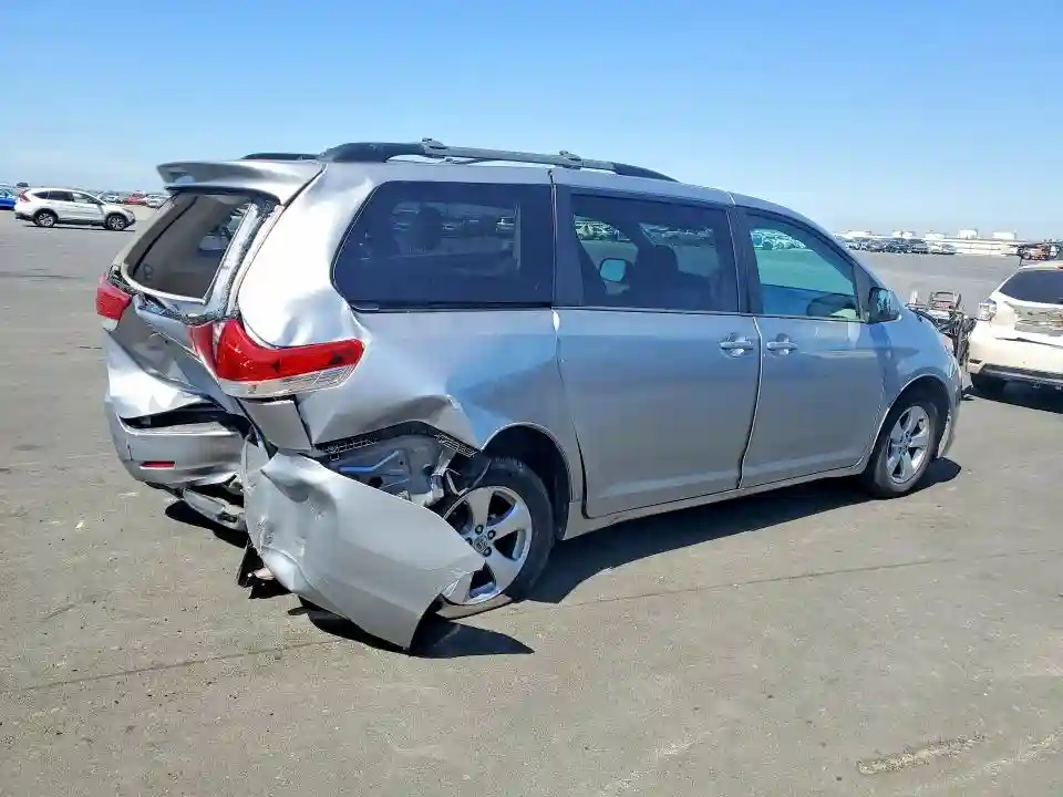 5TDKK3DC2DS355621 2013 TOYOTA SIENNA-2