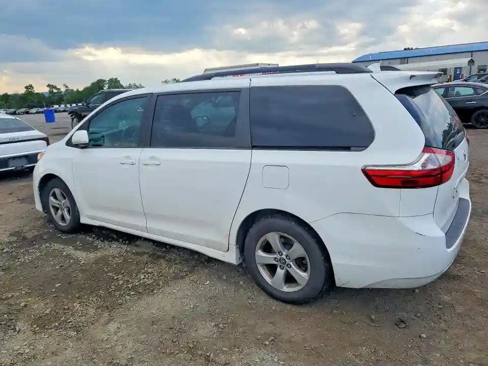 5TDKZ3DC4JS905246 2018 TOYOTA SIENNA-1