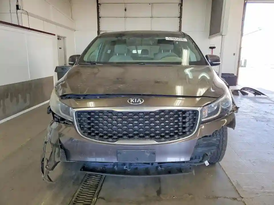 KNDMB5C15H6220272 2017 KIA SEDONA-4
