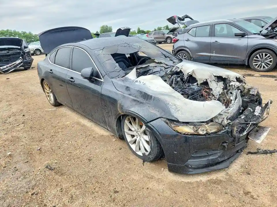 YV1A22MK4H1012321 2017 VOLVO S90-3