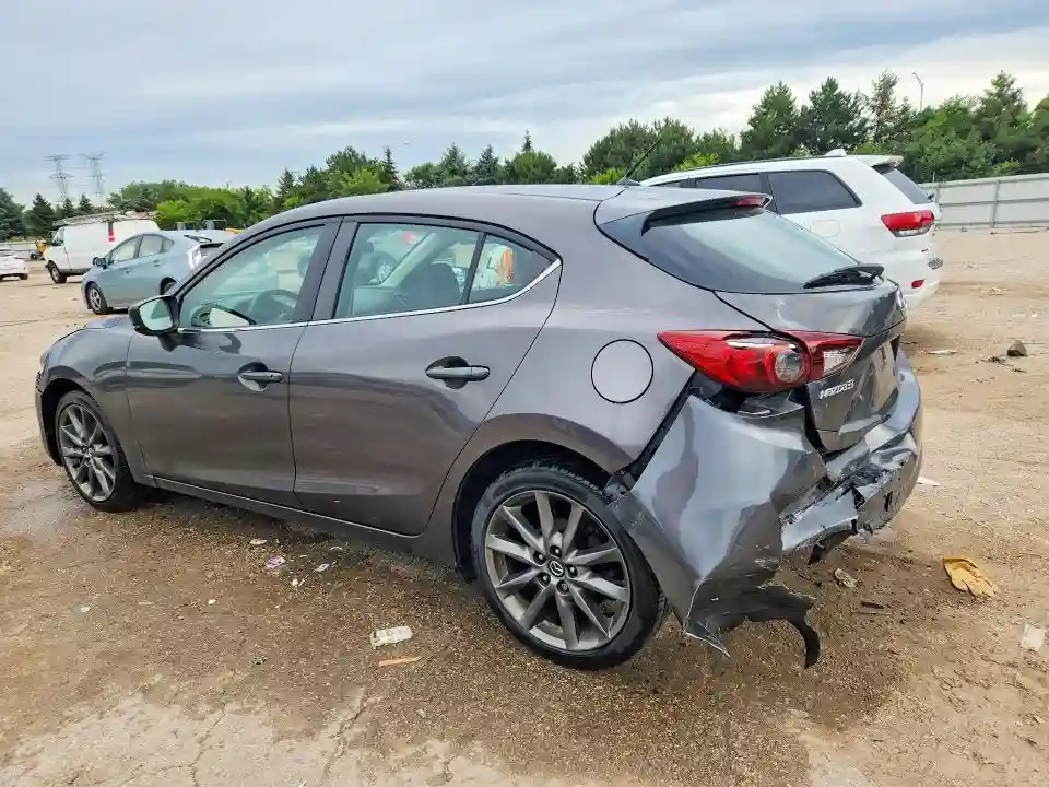 3MZBN1L37JM270005 2018 MAZDA 3-1