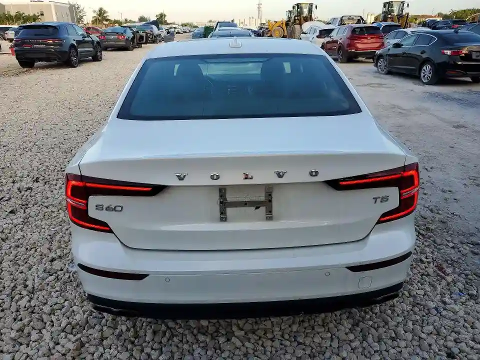 7JR102FK1LG065204 2020 VOLVO S60-5