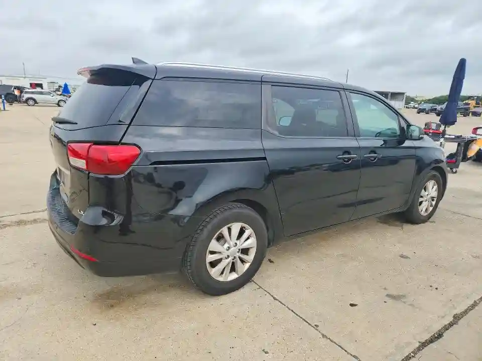 KNDMB5C1XH6337894 2017 KIA SEDONA-2