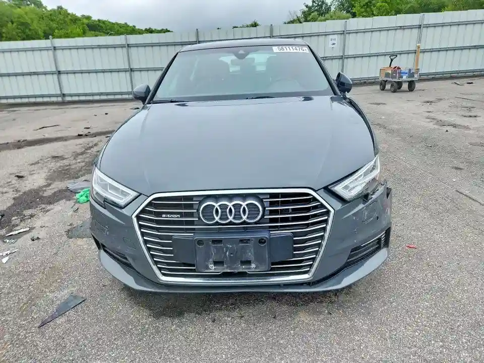 WAUSPBFF1JA067081 2018 AUDI A3-4
