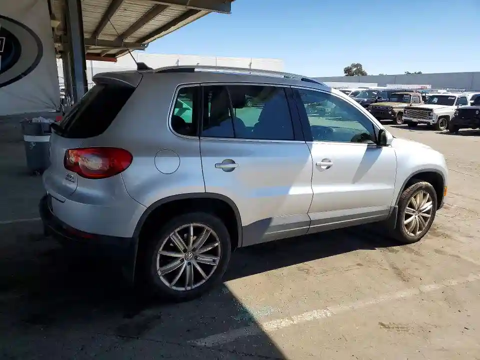 WVGBV7AX4BW513777 2011 VOLKSWAGEN TIGUAN-2