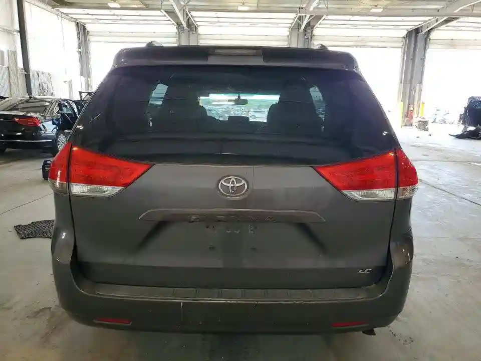 5TDKK3DCXBS082053 2011 TOYOTA SIENNA-5