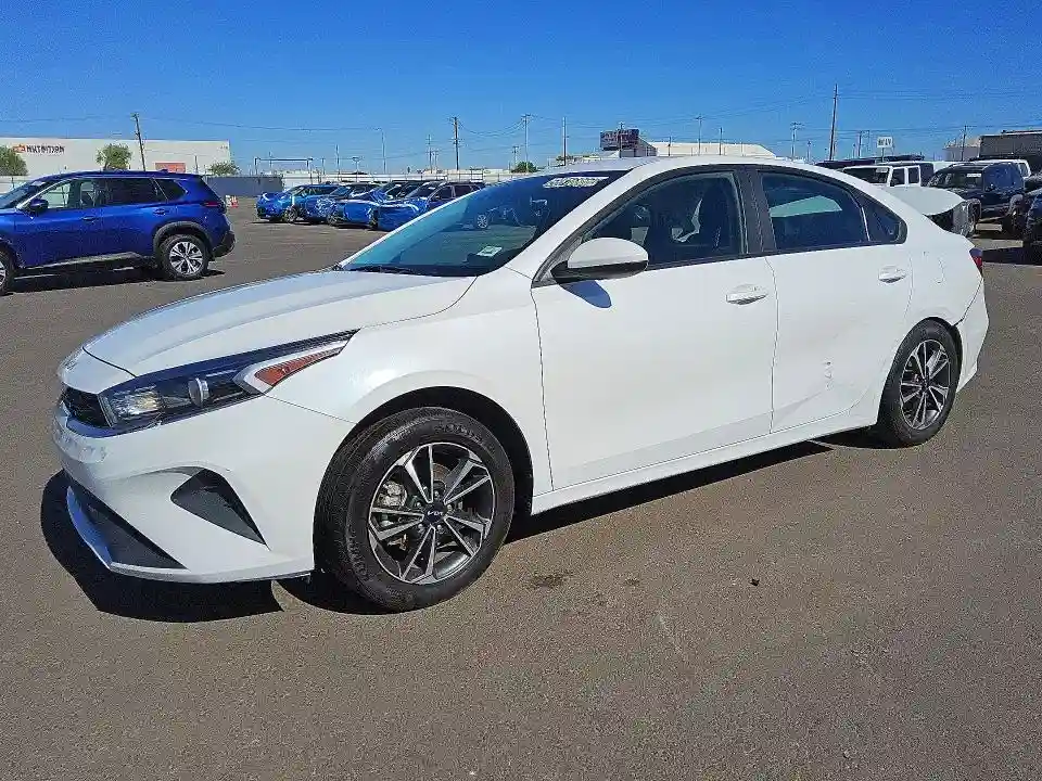 3KPF24AD9RE700634 2024 KIA FORTE LXS-0
