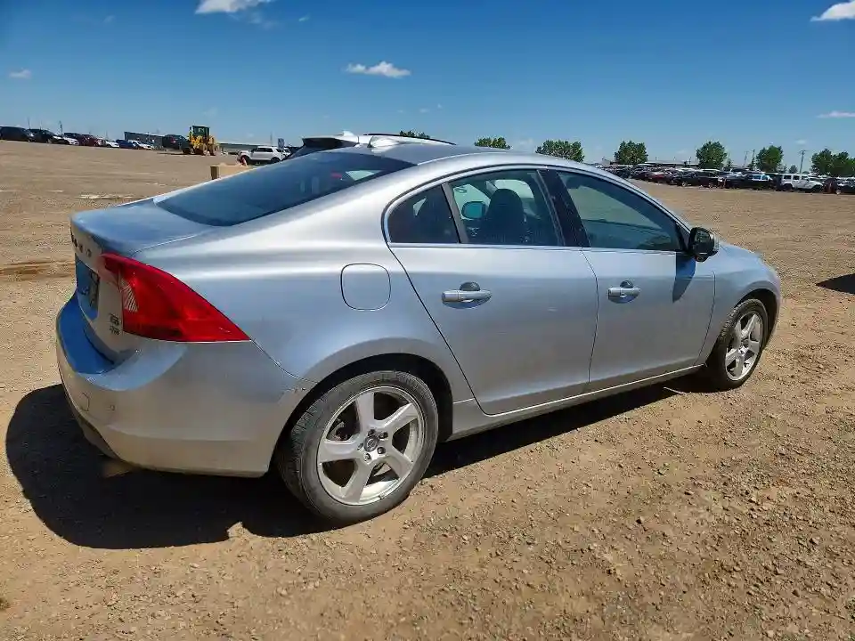 YV1612FH5D1210989 2013 VOLVO S60-2