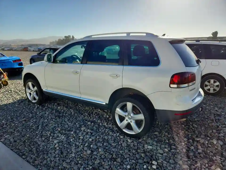 WVGBF7A9XAD000817 2010 VOLKSWAGEN TOUAREG-1