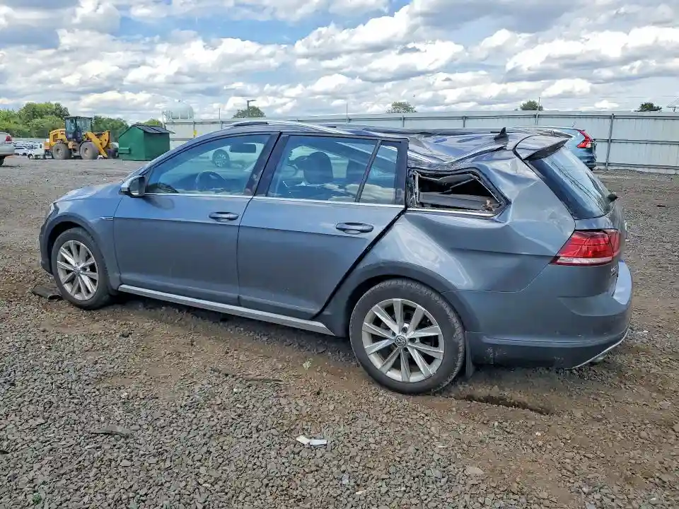 3VWH17AU1JM766289 2018 VOLKSWAGEN GOLF-1