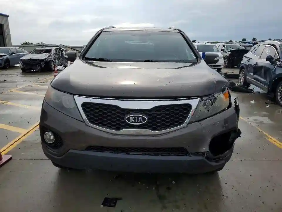 5XYKU3A14BG147389 2011 KIA SORENTO-4