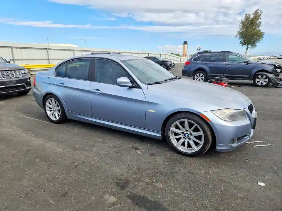 WBAPH5G56BNM74835 2011 BMW 3 SERIES-3