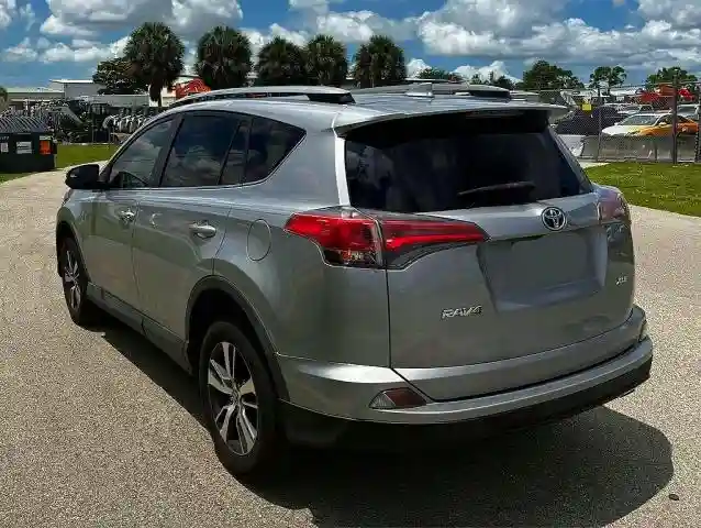2T3WFREV3HW376992 2017 TOYOTA RAV4-2