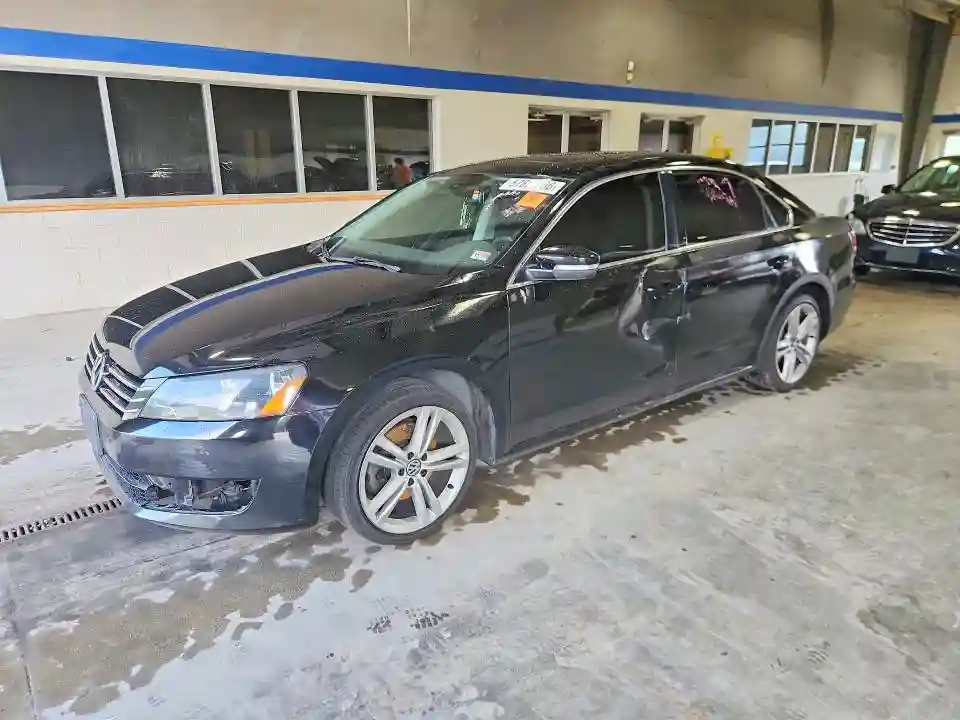 1VWBT7A37EC057512 2014 VOLKSWAGEN PASSAT-0